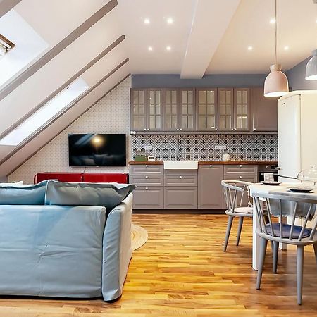 Attic Apartment On Waterfront / View / Netflix Прага Экстерьер фото
