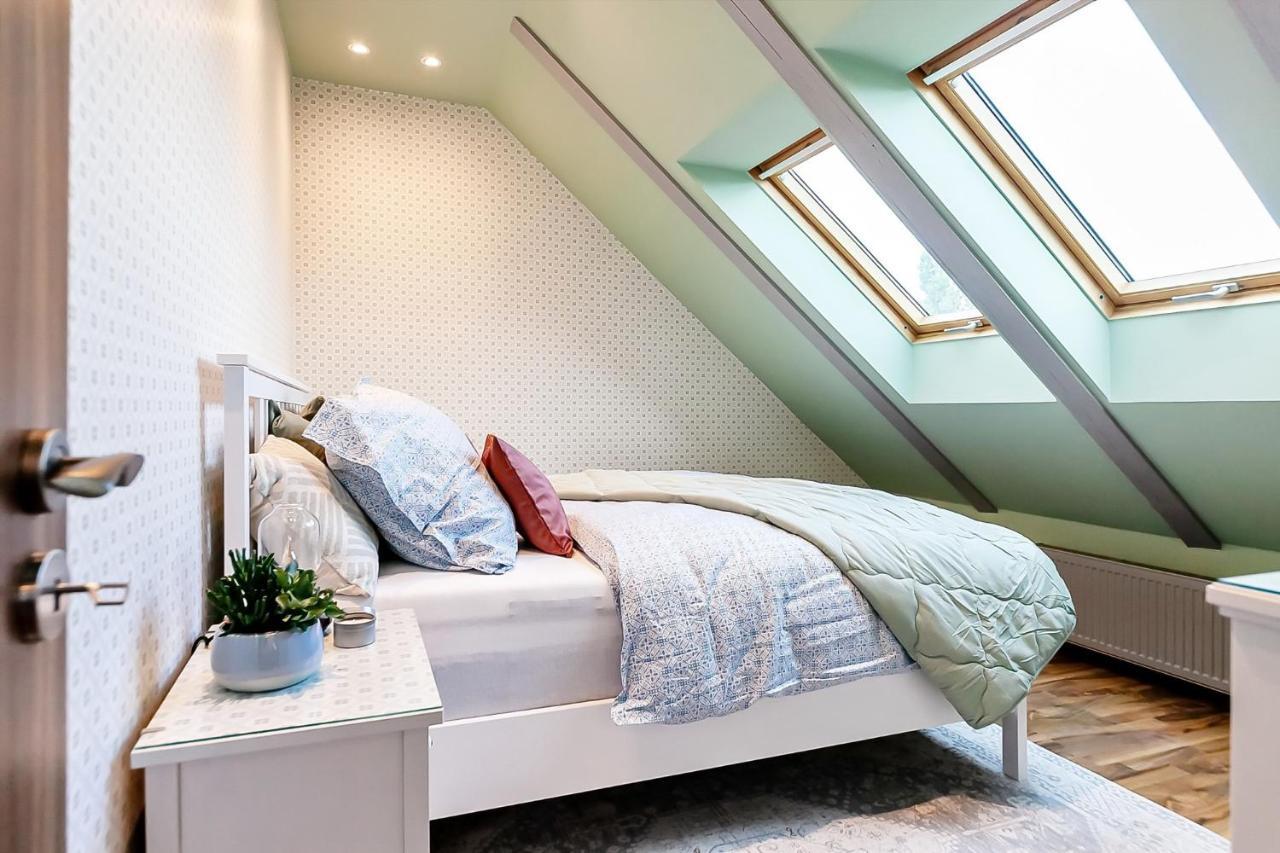 Attic Apartment On Waterfront / View / Netflix Прага Экстерьер фото