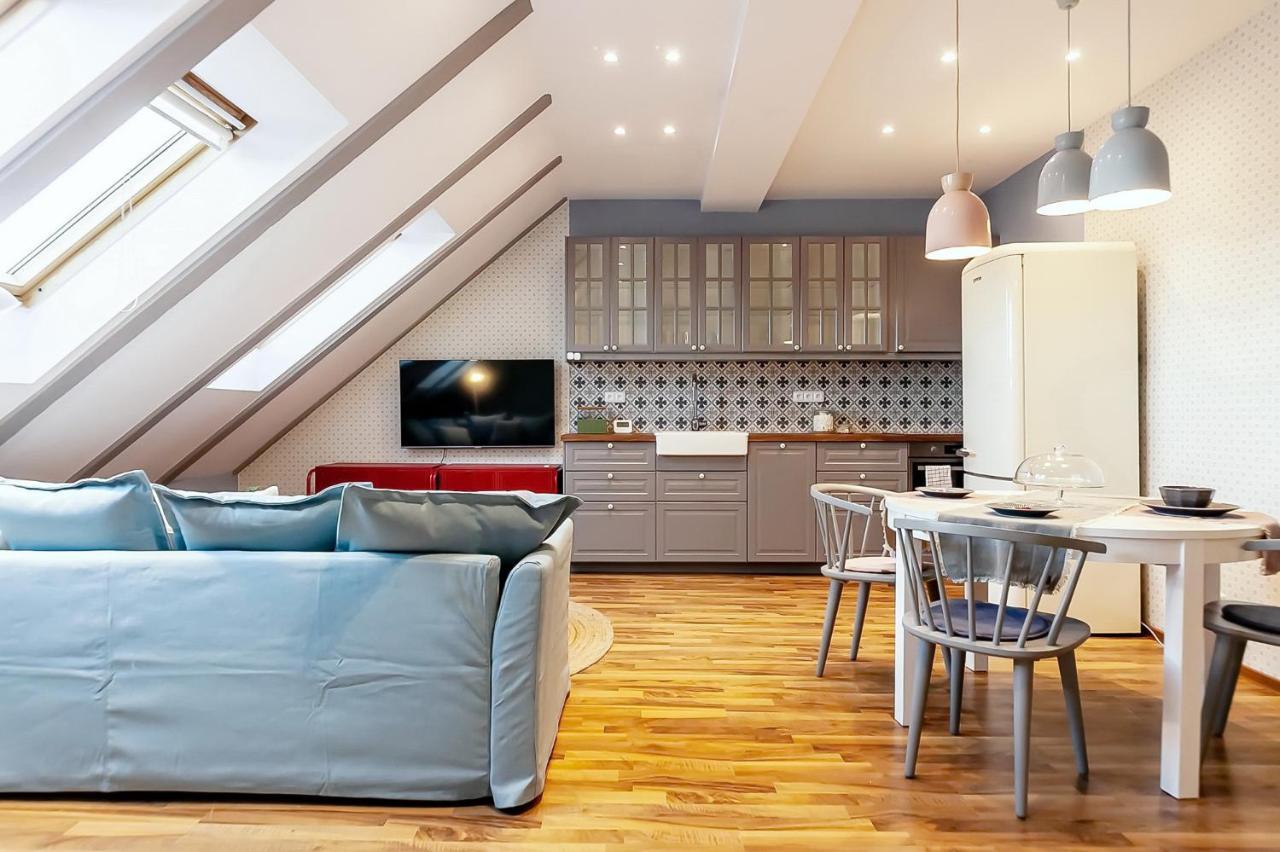 Attic Apartment On Waterfront / View / Netflix Прага Экстерьер фото