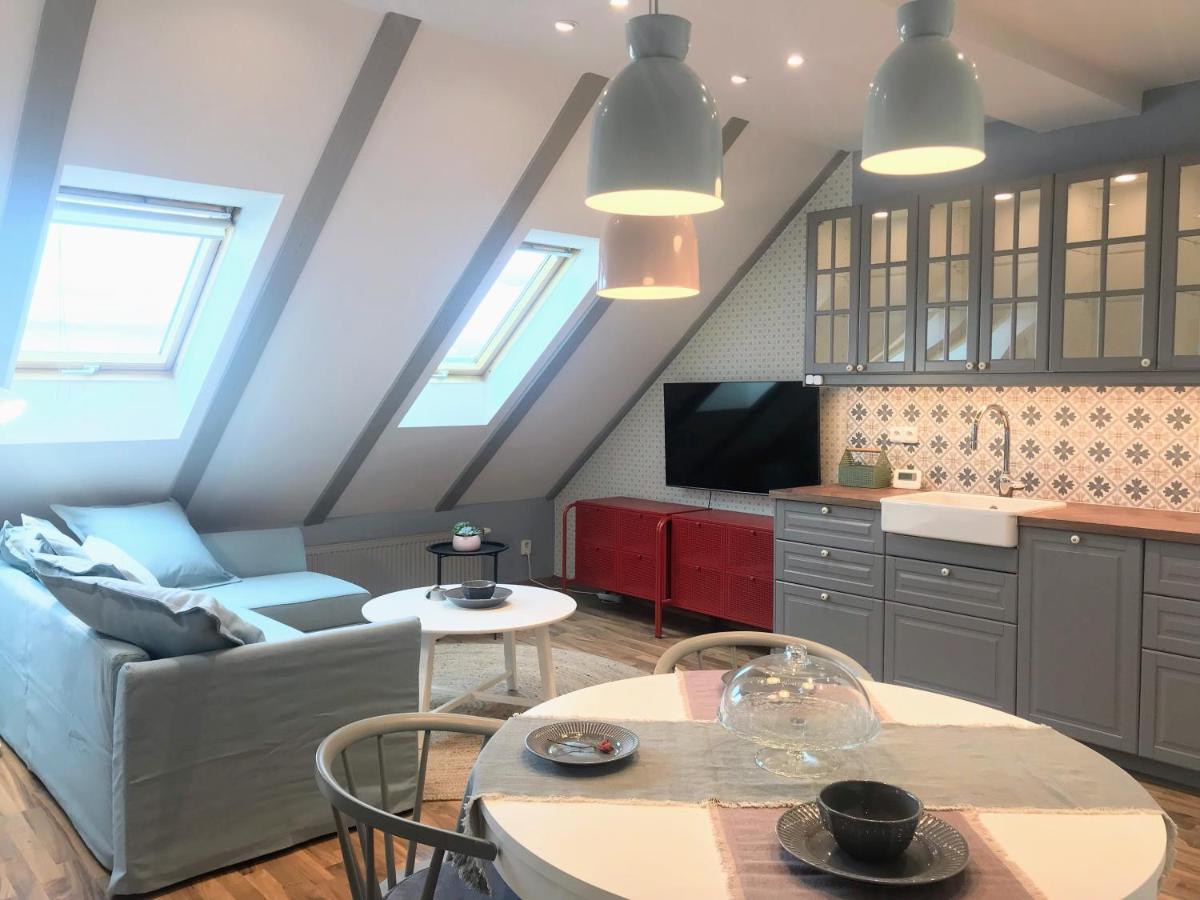 Attic Apartment On Waterfront / View / Netflix Прага Экстерьер фото