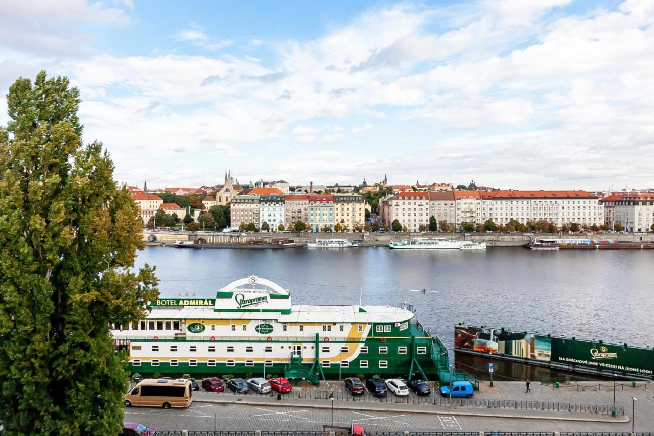 Attic Apartment On Waterfront / View / Netflix Прага Экстерьер фото